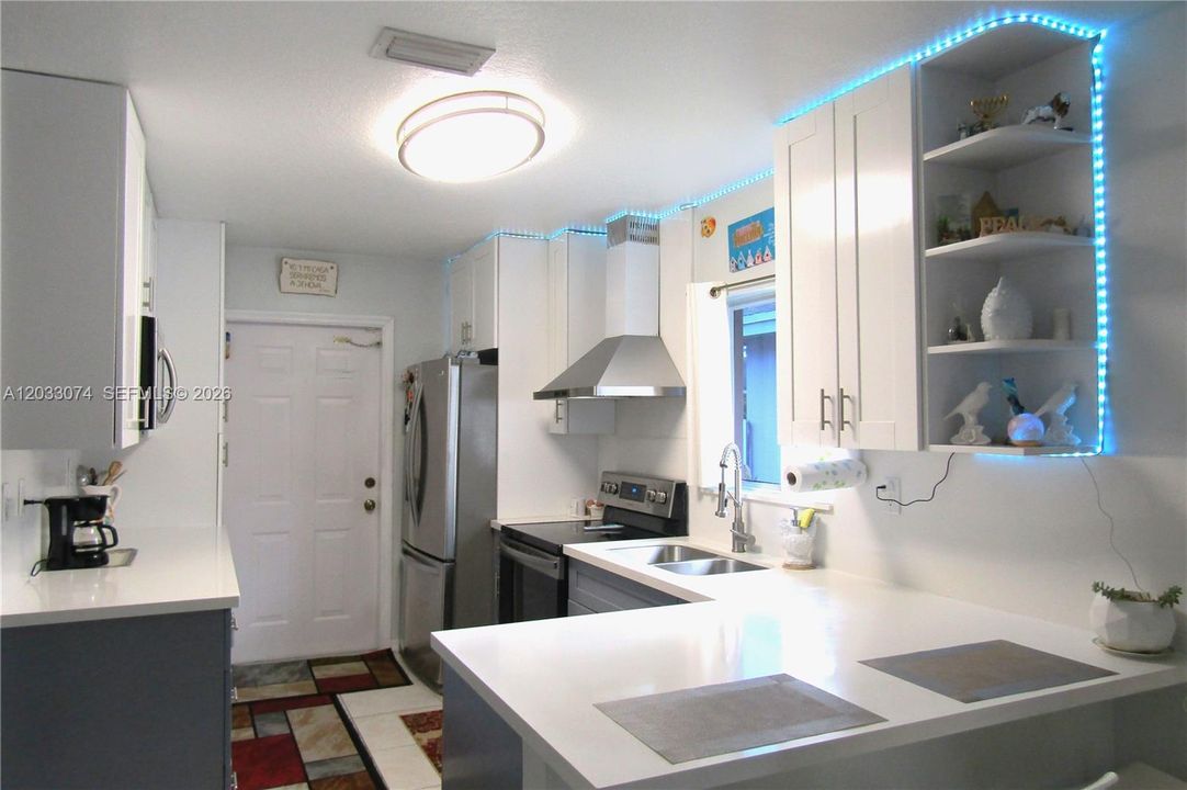 For Sale: $365,000 (3 beds, 2 baths, 1065 Square Feet)