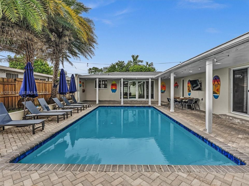 For Sale: $1,199,000 (7 beds, 4 baths, 1895 Square Feet)
