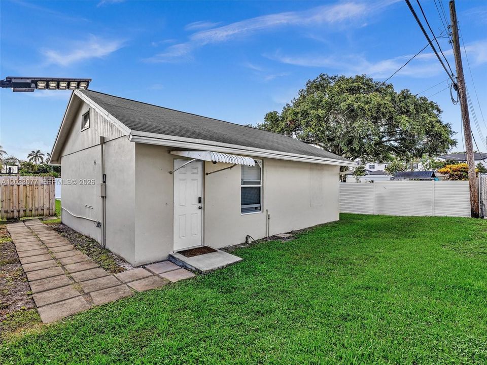 For Sale: $1,199,000 (7 beds, 4 baths, 1895 Square Feet)