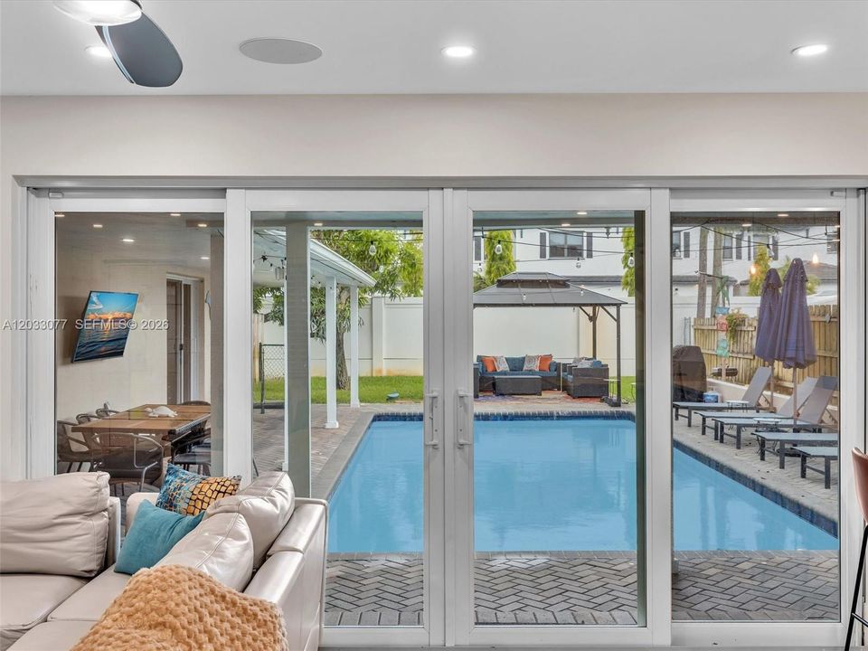 For Sale: $1,199,000 (7 beds, 4 baths, 1895 Square Feet)