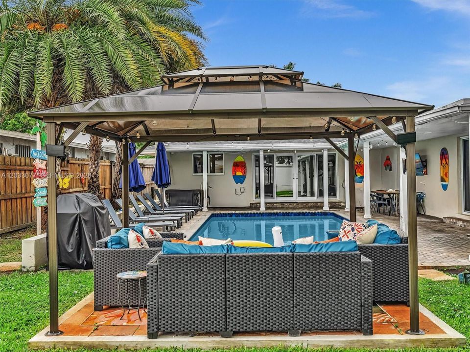 For Sale: $1,199,000 (7 beds, 4 baths, 1895 Square Feet)