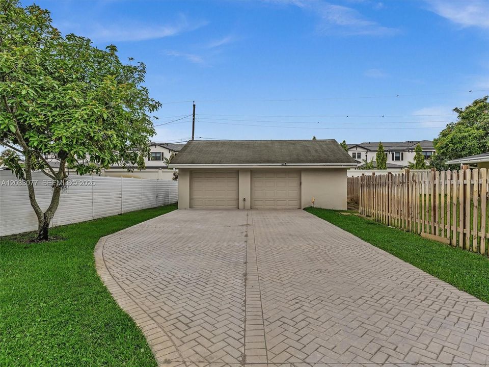 For Sale: $1,199,000 (7 beds, 4 baths, 1895 Square Feet)