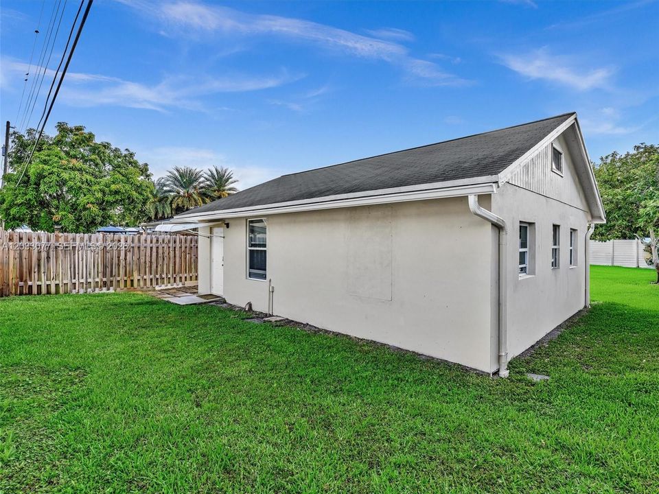 For Sale: $1,199,000 (7 beds, 4 baths, 1895 Square Feet)