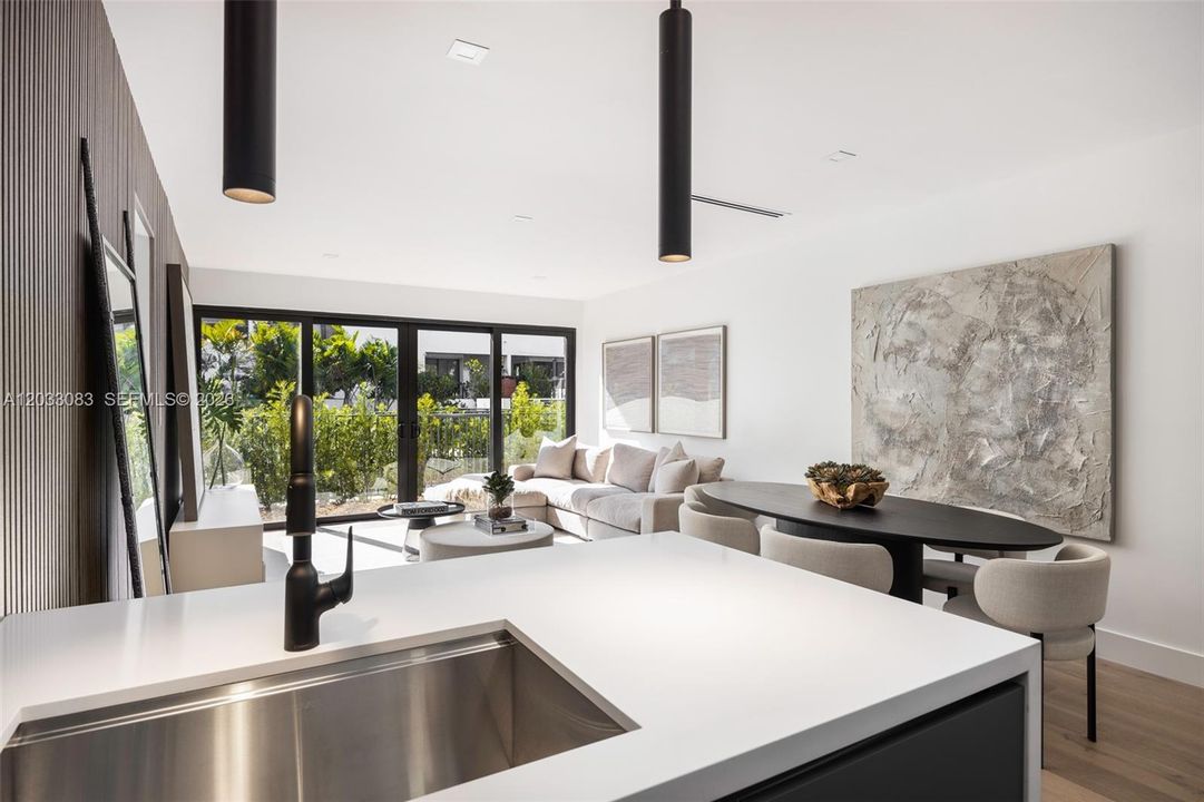 For Sale: $1,790,000 (3 beds, 3 baths, 1550 Square Feet)