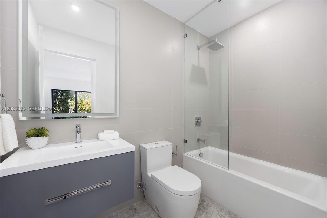For Sale: $1,790,000 (3 beds, 3 baths, 1550 Square Feet)
