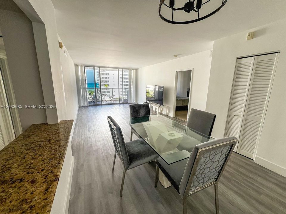 For Sale: $500,000 (2 beds, 2 baths, 1190 Square Feet)