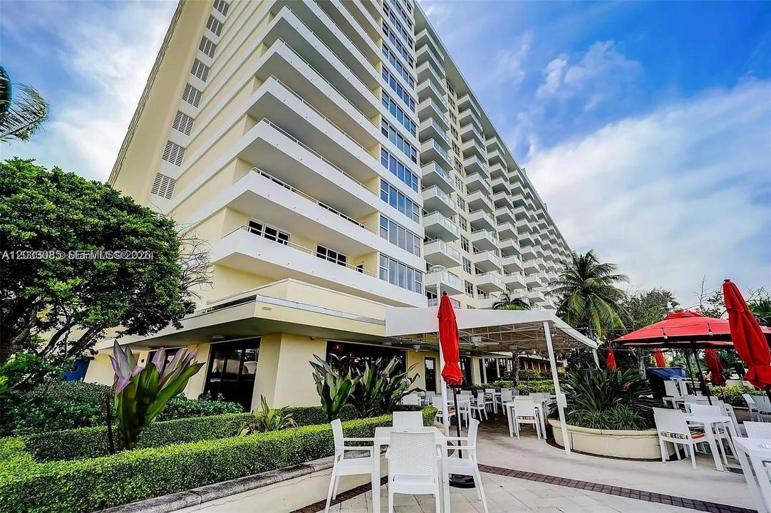 For Sale: $500,000 (2 beds, 2 baths, 1190 Square Feet)