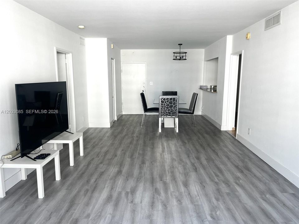 For Sale: $500,000 (2 beds, 2 baths, 1190 Square Feet)
