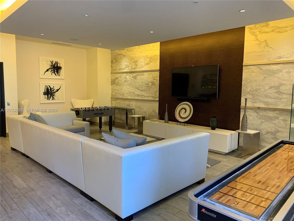 For Sale: $740,000 (2 beds, 2 baths, 1224 Square Feet)