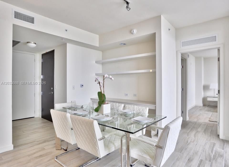 For Sale: $740,000 (2 beds, 2 baths, 1224 Square Feet)