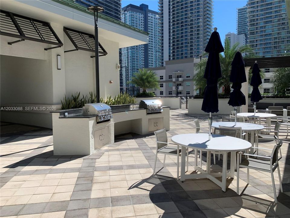 For Sale: $740,000 (2 beds, 2 baths, 1224 Square Feet)