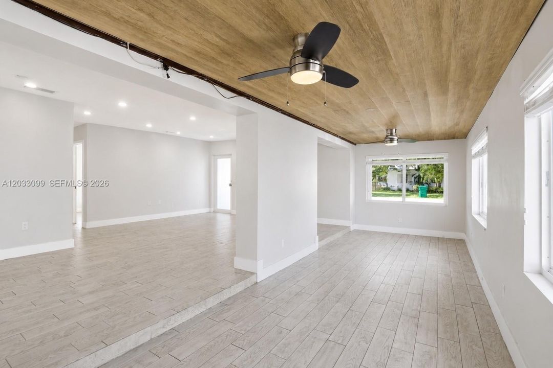 В аренду: $5,750 (3 спален, 2 ванн, 1760 Квадратных фут)