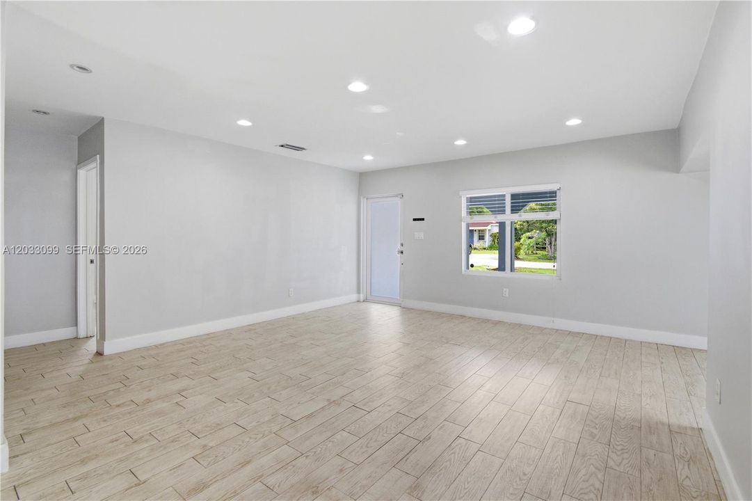 В аренду: $5,750 (3 спален, 2 ванн, 1760 Квадратных фут)