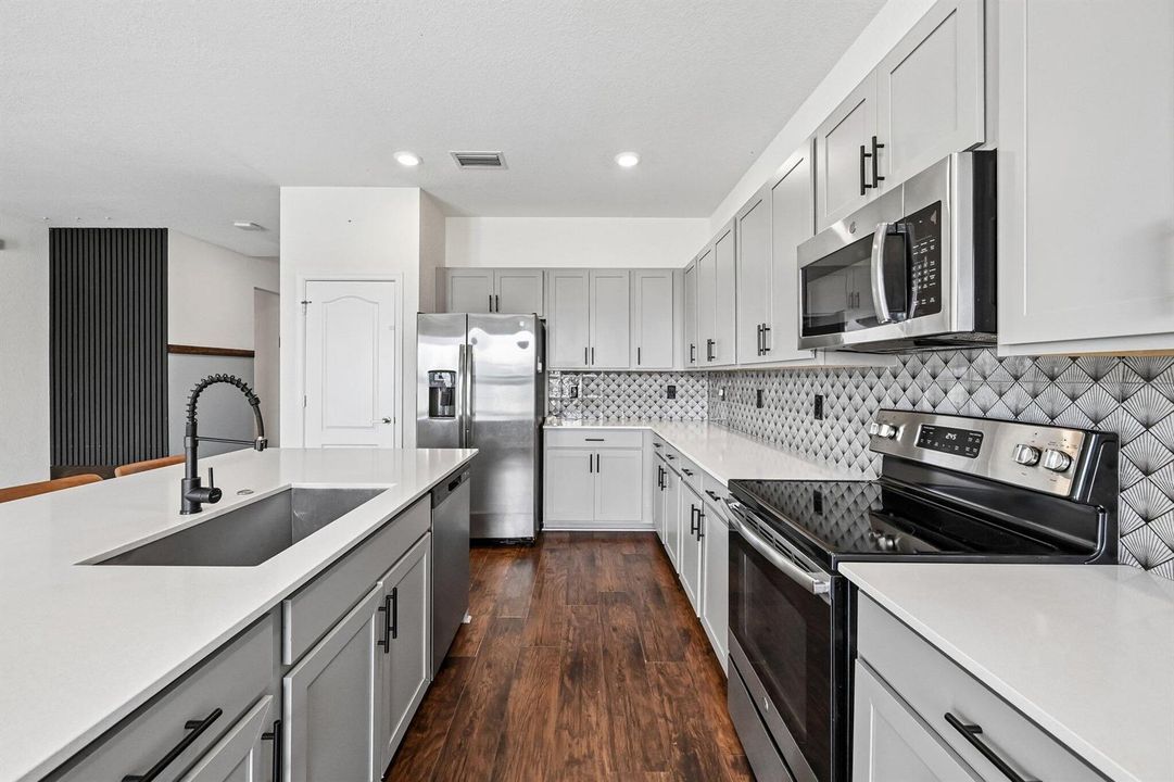14-web-or-mls-Birkdale Dr-S0506-014