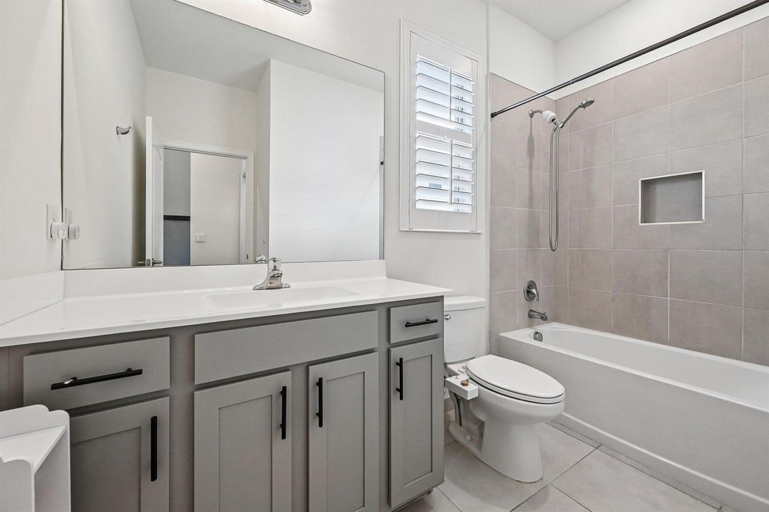 19-web-or-mls-Birkdale Dr-S0506-019