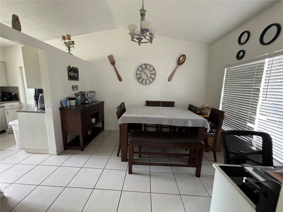 For Sale: $595,000 (3 beds, 2 baths, 1252 Square Feet)
