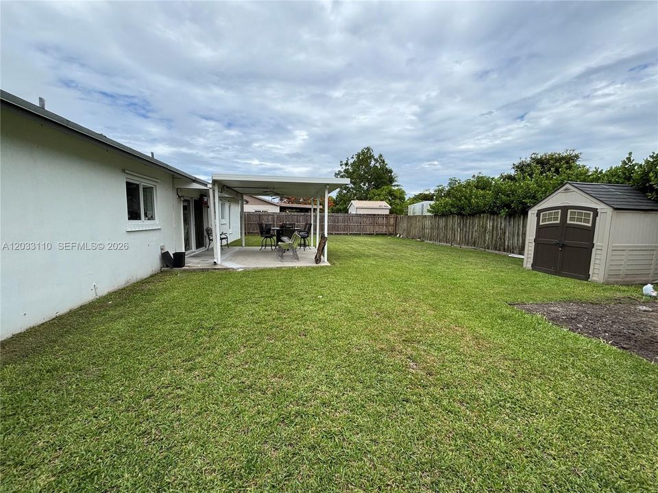 For Sale: $595,000 (3 beds, 2 baths, 1252 Square Feet)