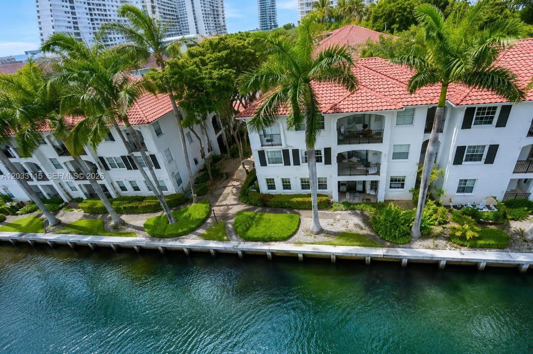 For Sale: $589,000 (2 beds, 2 baths, 1320 Square Feet)