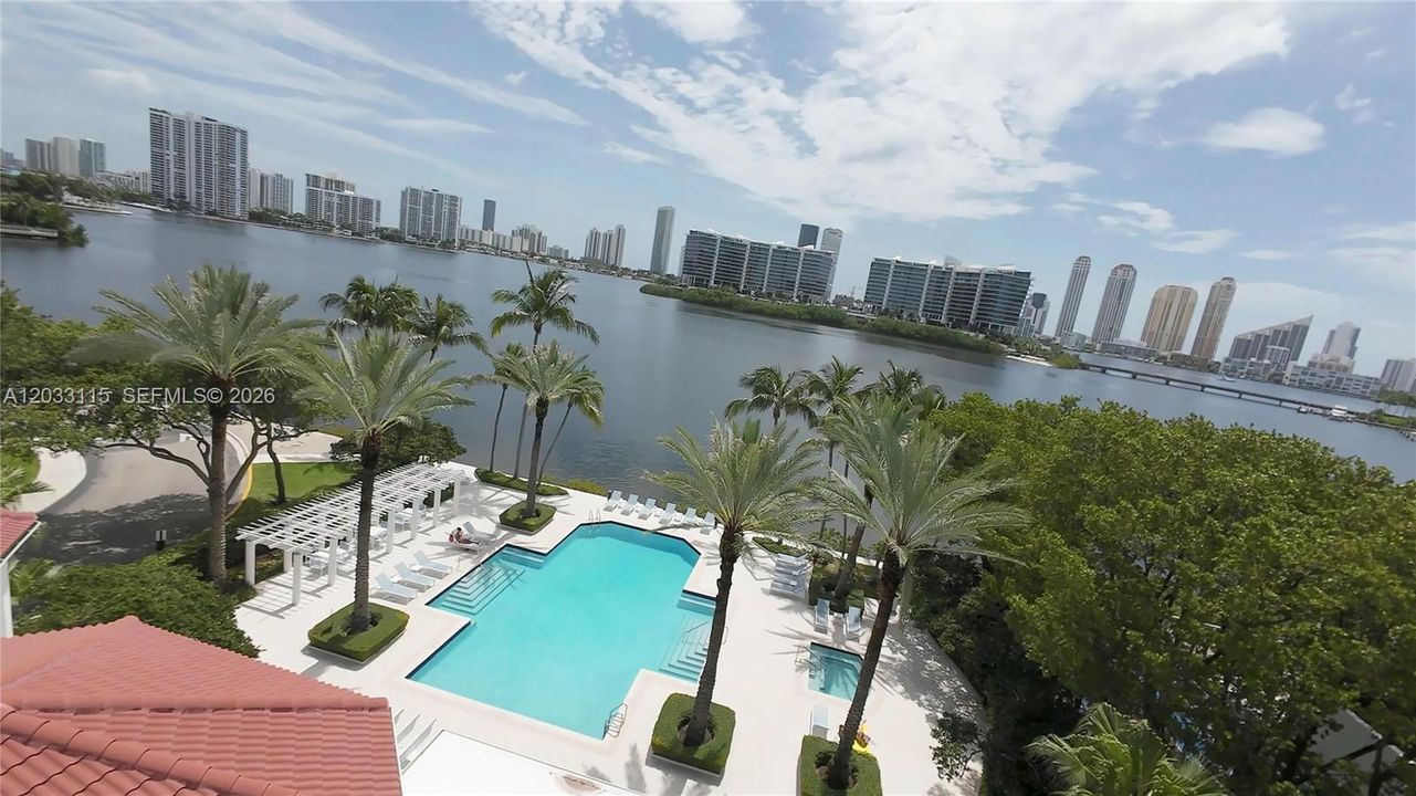 For Sale: $589,000 (2 beds, 2 baths, 1320 Square Feet)