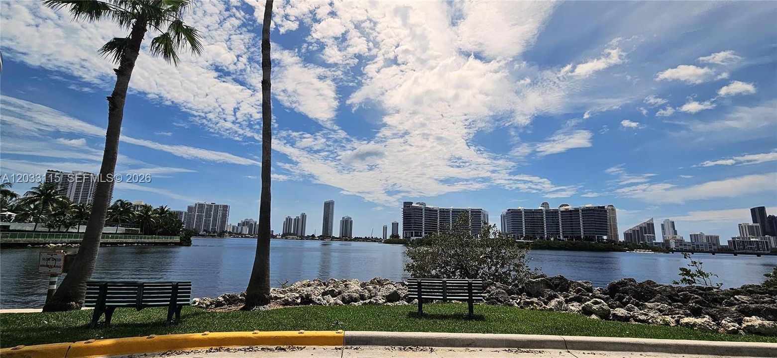 For Sale: $589,000 (2 beds, 2 baths, 1320 Square Feet)