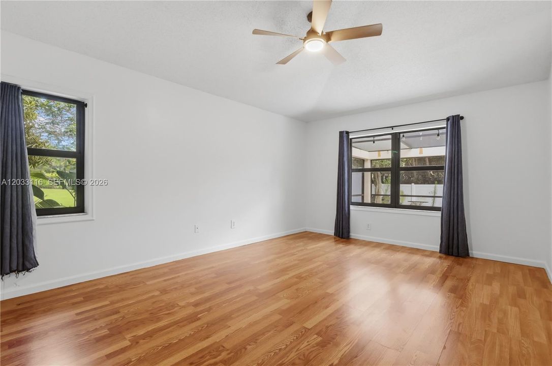 En Venta: $650,000 (3 camas, 2 baños, 1826 Pies cuadrados)