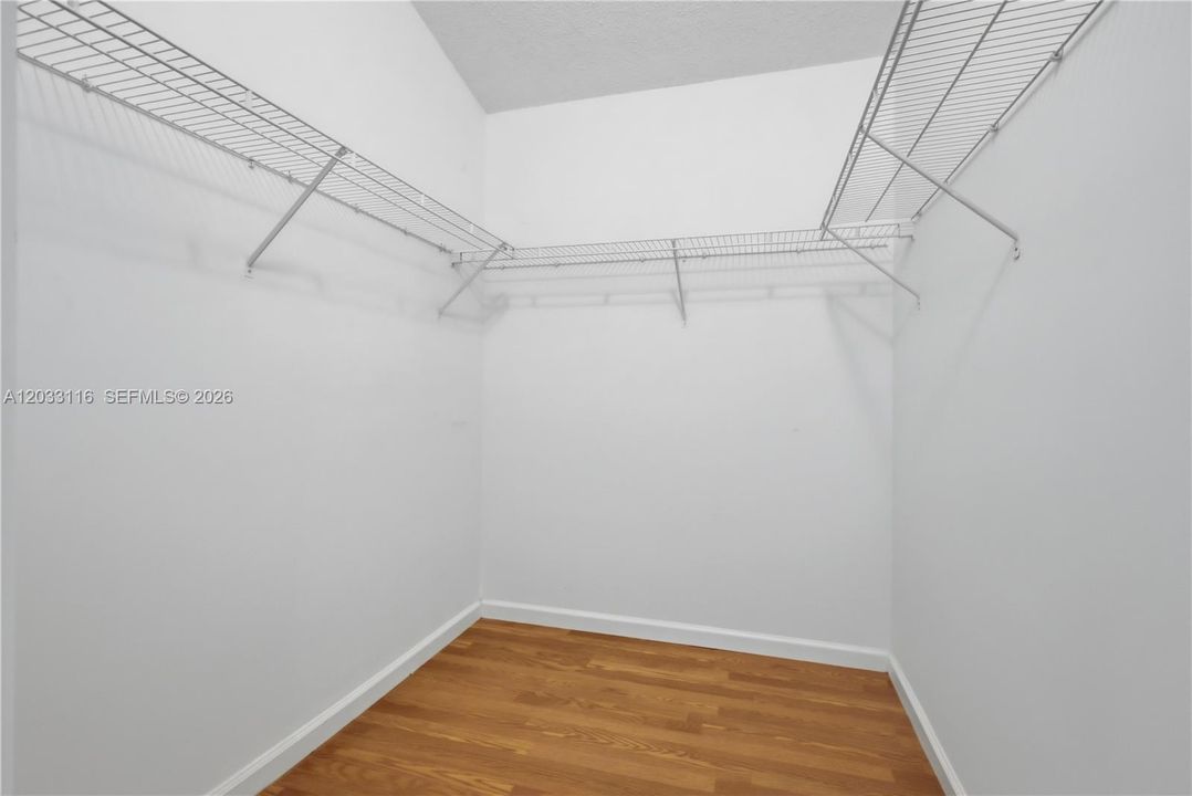 En Venta: $650,000 (3 camas, 2 baños, 1826 Pies cuadrados)