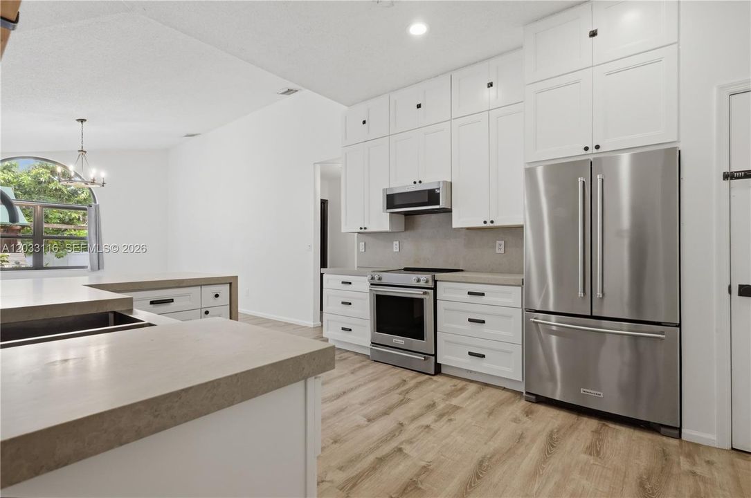 En Venta: $650,000 (3 camas, 2 baños, 1826 Pies cuadrados)