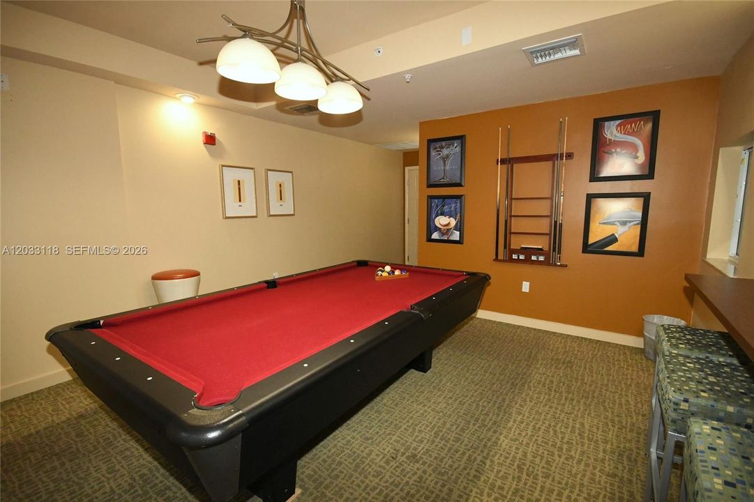 For Rent: $2,200 (1 beds, 1 baths, 652 Square Feet)