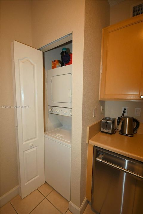 For Rent: $2,200 (1 beds, 1 baths, 652 Square Feet)