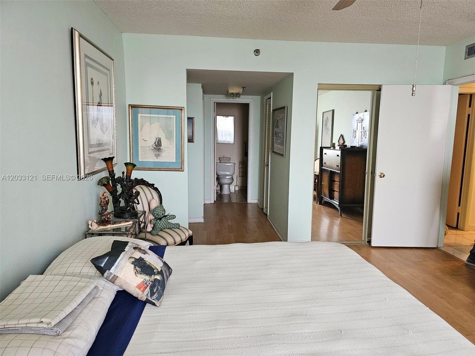 For Sale: $225,000 (2 beds, 2 baths, 1164 Square Feet)
