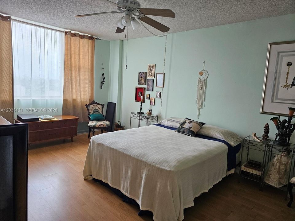 For Sale: $225,000 (2 beds, 2 baths, 1164 Square Feet)