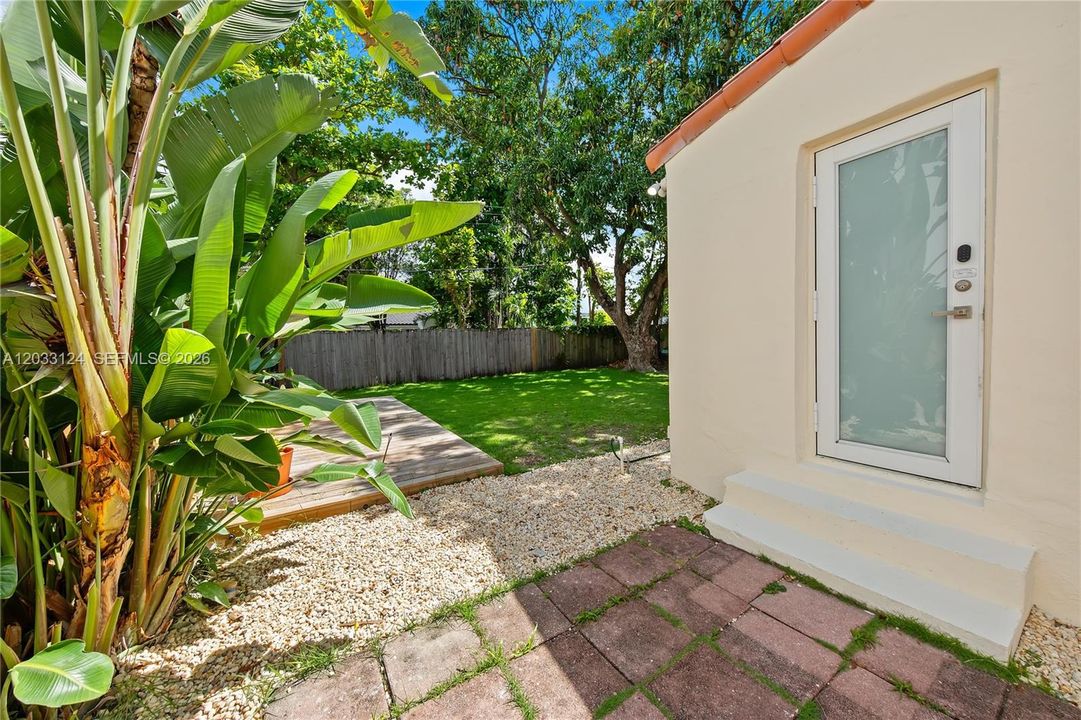 For Rent: $4,650 (3 beds, 2 baths, 1194 Square Feet)