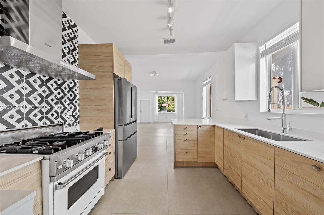 For Rent: $4,650 (3 beds, 2 baths, 1194 Square Feet)