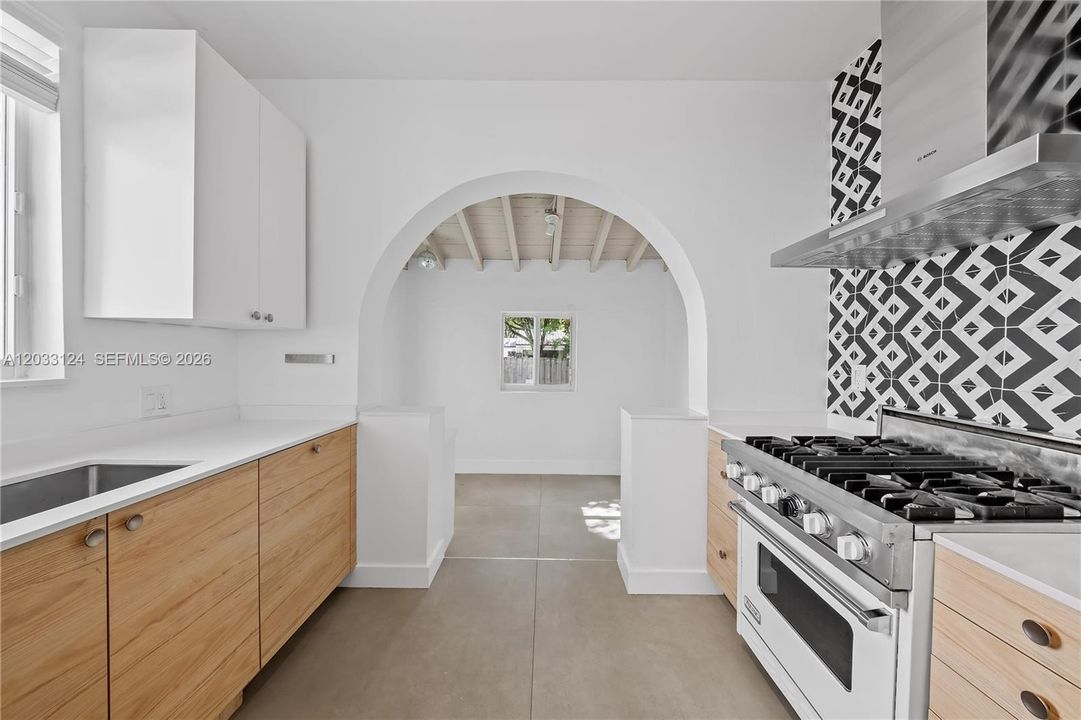 For Rent: $4,650 (3 beds, 2 baths, 1194 Square Feet)