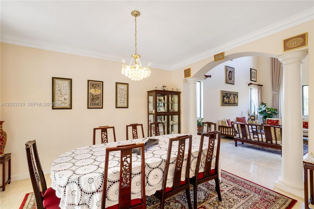 En Renta: $5,600 (5 camas, 4 baños, 3945 Pies cuadrados)