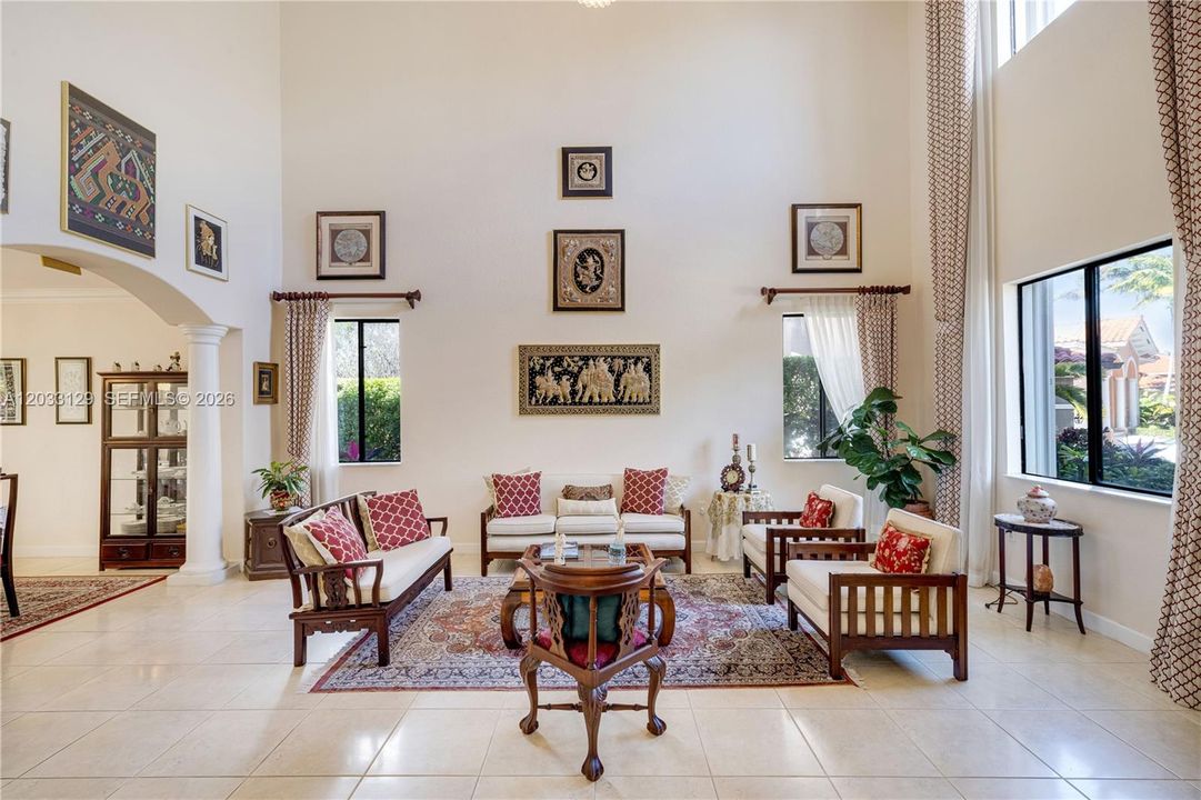 En Renta: $5,600 (5 camas, 4 baños, 3945 Pies cuadrados)