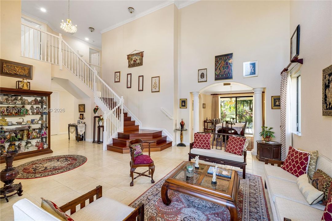 En Renta: $5,600 (5 camas, 4 baños, 3945 Pies cuadrados)