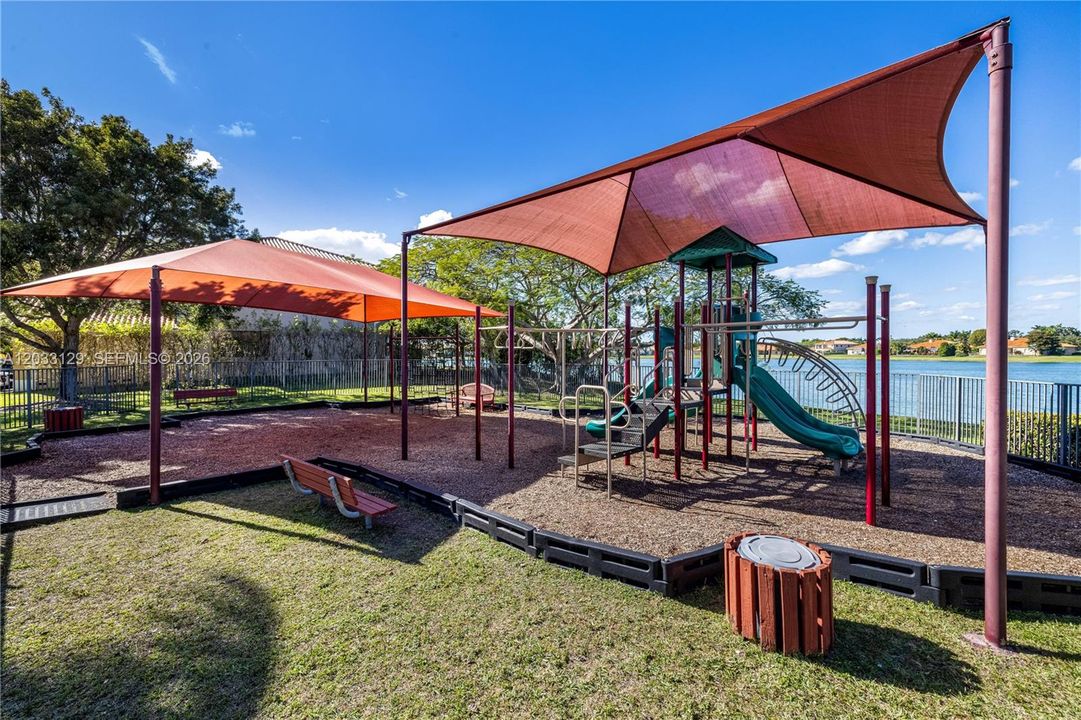 En Renta: $5,600 (5 camas, 4 baños, 3945 Pies cuadrados)