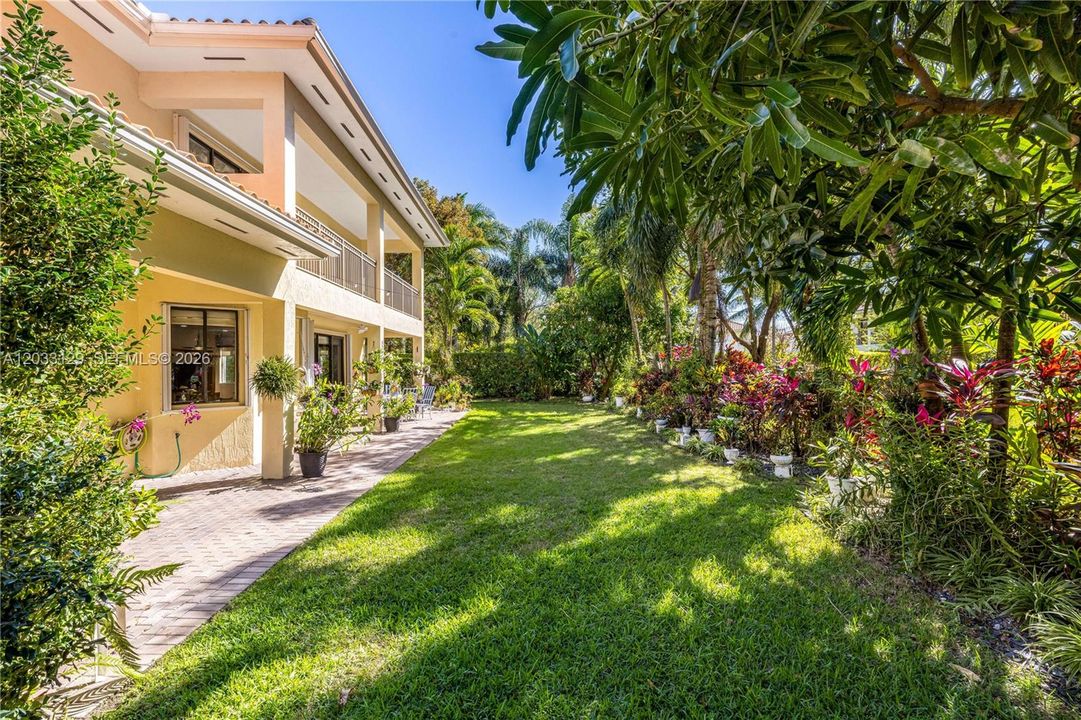En Renta: $5,600 (5 camas, 4 baños, 3945 Pies cuadrados)