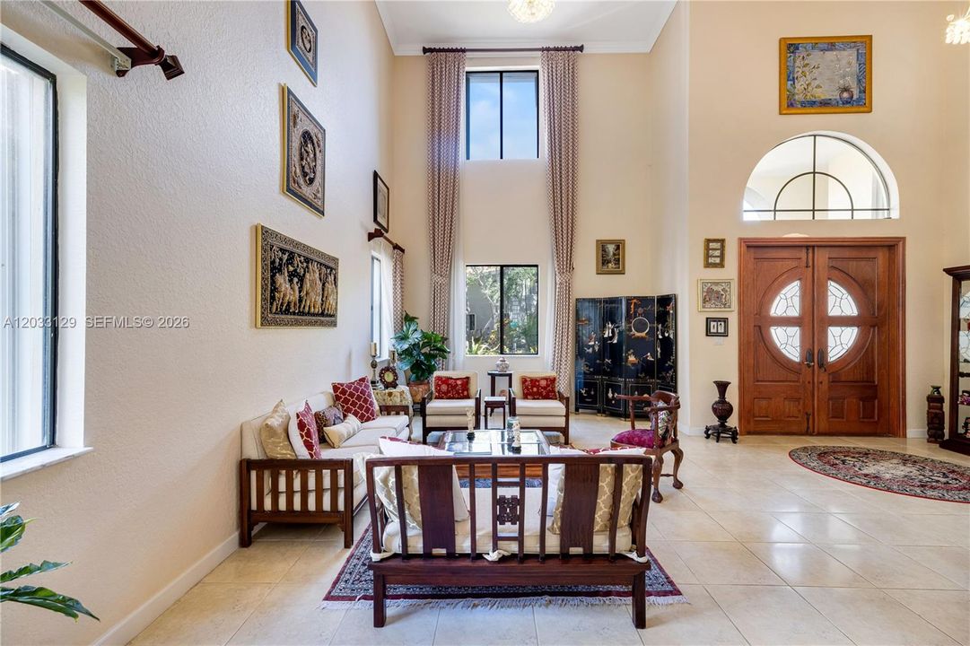 En Renta: $5,600 (5 camas, 4 baños, 3945 Pies cuadrados)