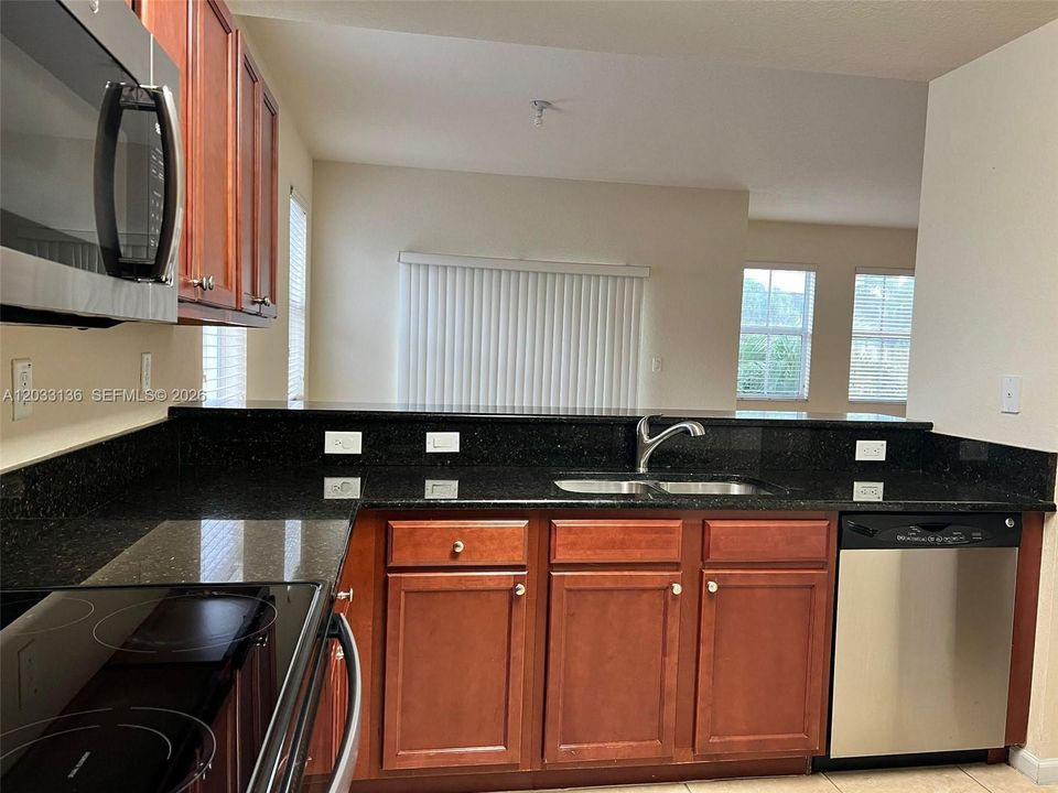 For Rent: $2,900 (3 beds, 2 baths, 1280 Square Feet)