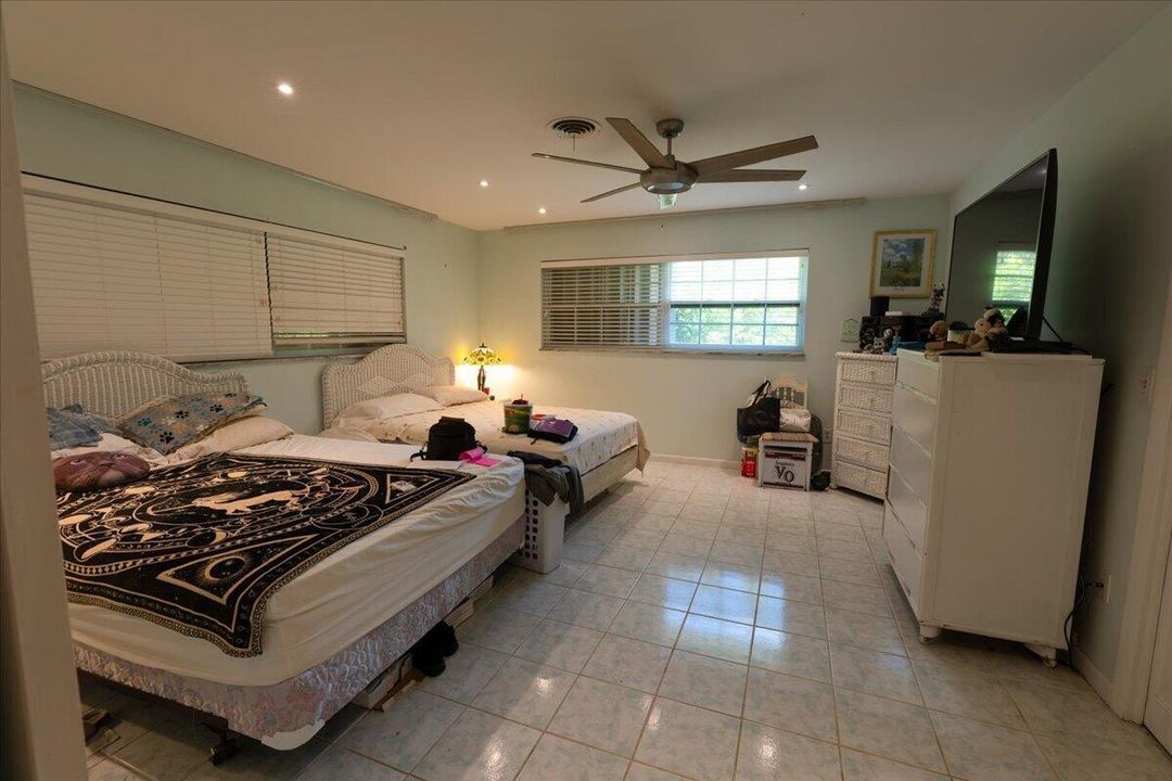 Second bedroom