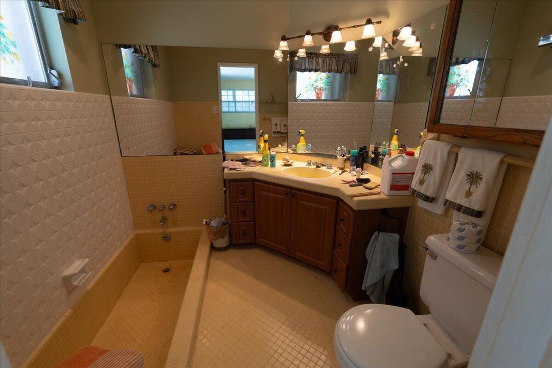Fourth bathroom