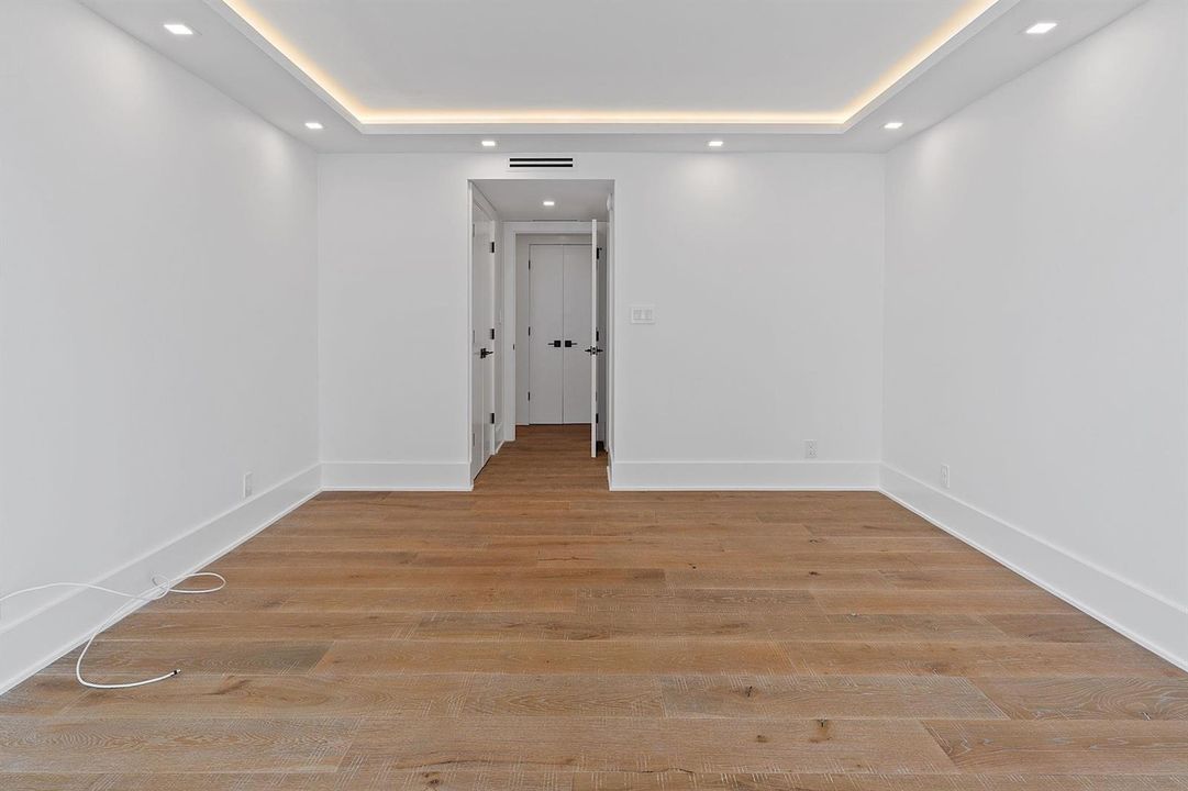 Tray lighting in Guest Bedroom