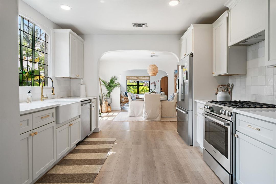 520-28TH-ST-33407-017