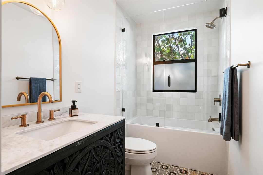 520-28TH-ST-33407-023