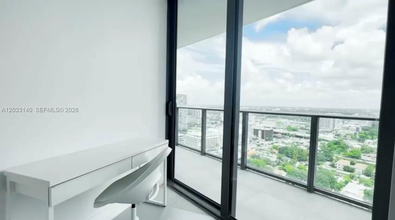 For Rent: $4,900 (3 beds, 2 baths, 1110 Square Feet)
