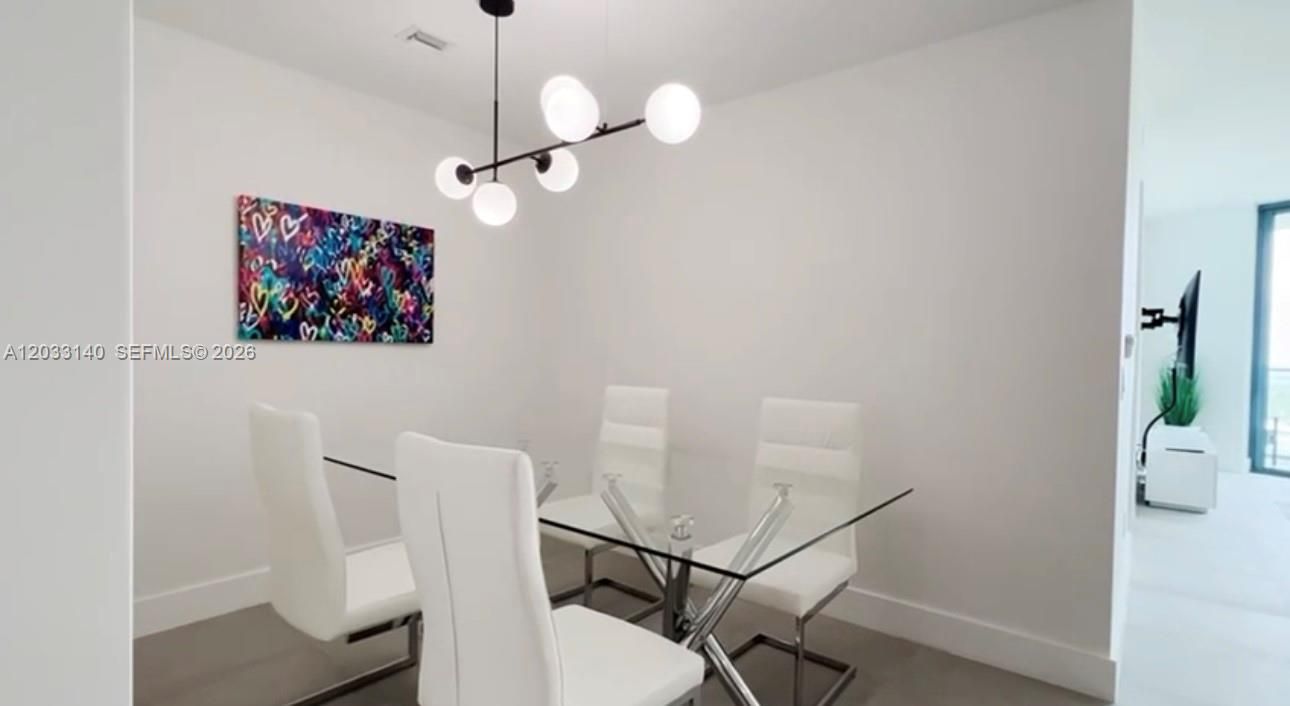 For Rent: $4,900 (3 beds, 2 baths, 1110 Square Feet)