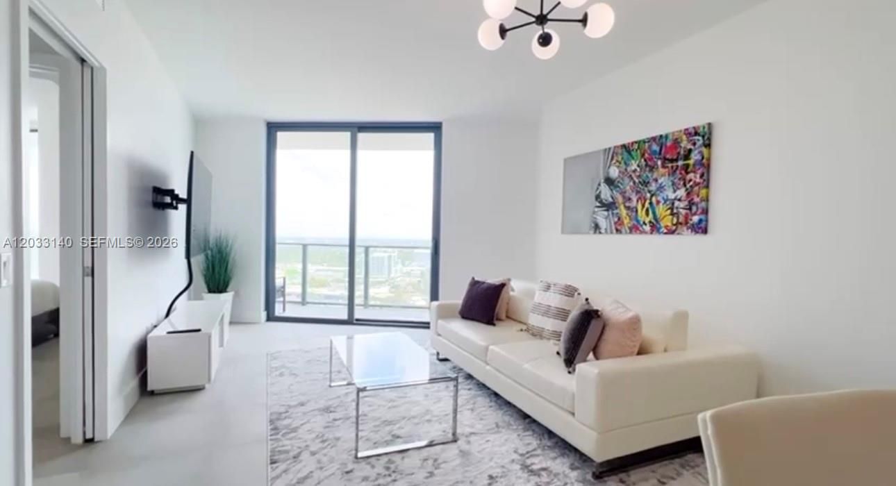 For Rent: $4,900 (3 beds, 2 baths, 1110 Square Feet)