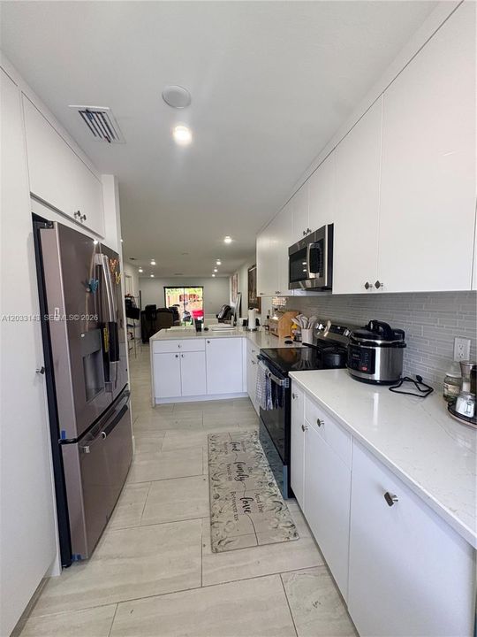 For Rent: $2,900 (2 beds, 2 baths, 1190 Square Feet)